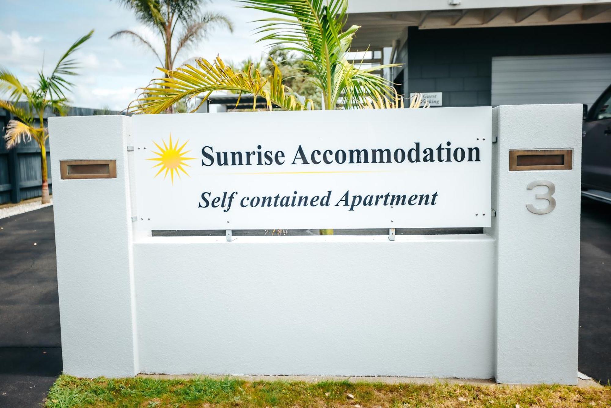 Sunrise Accommodation Уакатане Экстерьер фото